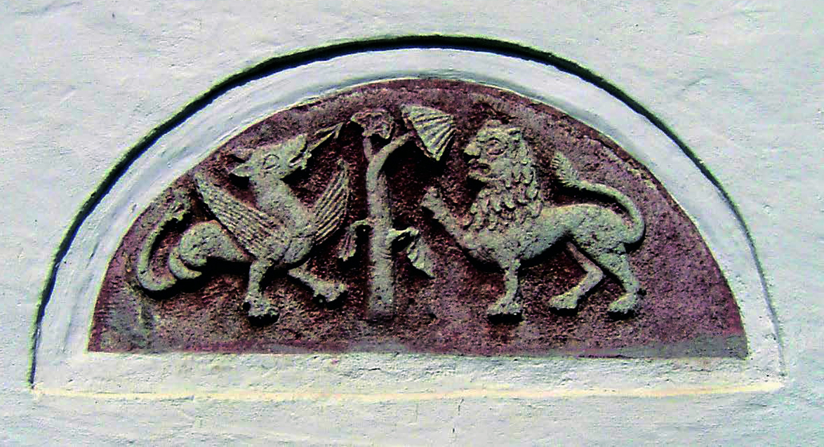 Bild zeigt Romanische Relief aus der Mitte des 13. Jahrhunderts, wahrscheinlich von der ehemaligen Burgkapelle stammend